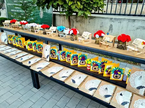 Ateliere de creație: Felicitări de ziua profesorului, octombrie 2021 — fotografia 11