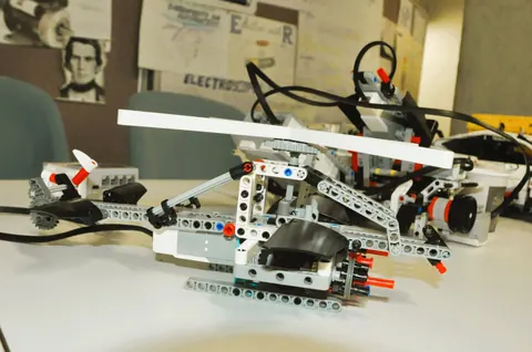 Lunarul activităților #DaVinci: „EXPOZIȚIE DE ROBOȚI LEGO”, aprilie 2022 — fotografia 3