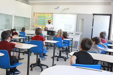 ACTIVITATE TEMATICĂ: „Și cei mici fac fapte mari" , aprilie 2021 — fotografia 2