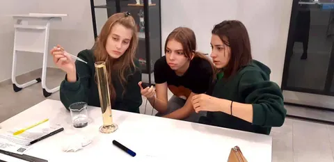 Laboratorul de fizică Da Vinci: Studiul mișcării rectilinii uniforme în cadrul laboratoarelor de fizică, octombrie 2021 — fotografia 5