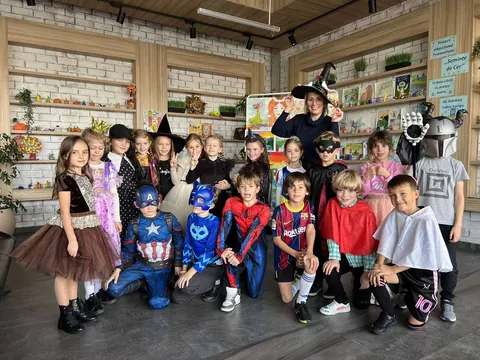 Activitate interdisciplinară ,,Trick or treat”, Comisia Metodică Limbi Străine, 27 octombrie 2023 — fotografia 3