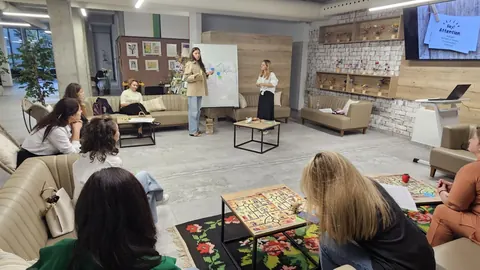 Atelier practic pentru părinții elevilor din clasa a 5-a: „Anxietatea (in)amic al adaptării școlare”, 25 septembrie — fotografia 5