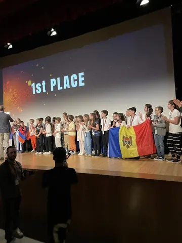 Celebrating Success at the International English Olympiad "HIPPO"! — fotografia 4