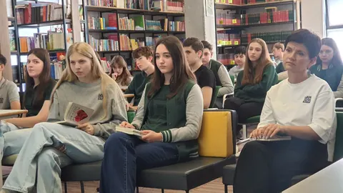 În biblioteca IPL ,,Da Vinci”, s-a desfășurat un dialog cu scriitoarele Valentina Șcerbani și Dumitra Râșnoveanu. — fotografia 2