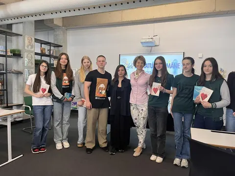 În biblioteca IPL ,,Da Vinci”, s-a desfășurat un dialog cu scriitoarele Valentina Șcerbani și Dumitra Râșnoveanu. — fotografia 3